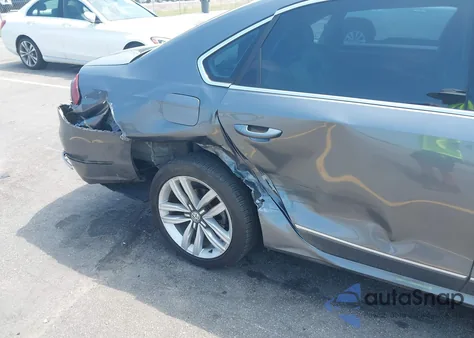 2017 Volkswagen Passat 1.8T Se z USA, uszkodzony, nr VIN 1VWGT7A33HC058764